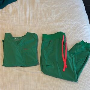 Surgical Green FIGS SCRUBS SET : Zamora joggers and Catrina top